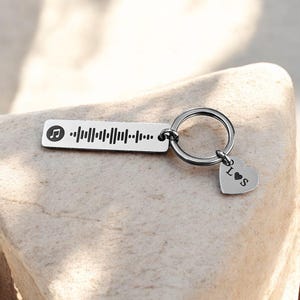 Personalised Spotify Keychain with Heart | Music Scannable Keyring | Personalised Gift | Music Gift Keychain | Customised Keyring