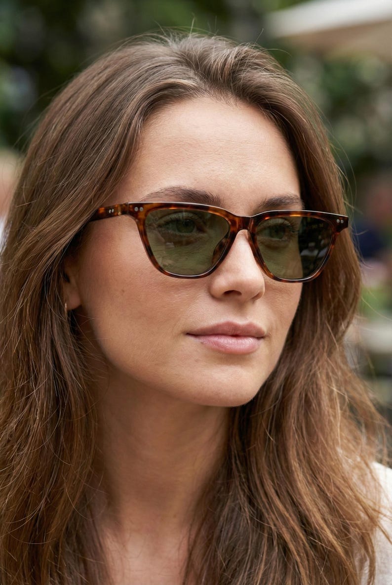 Sonnenbrille im Tortoise Wayfarer-Stil, grüne entspiegelte Linse, VLux Club Handcrafted, Standard Fit 140 mm, klassisches Acetat Bild 1