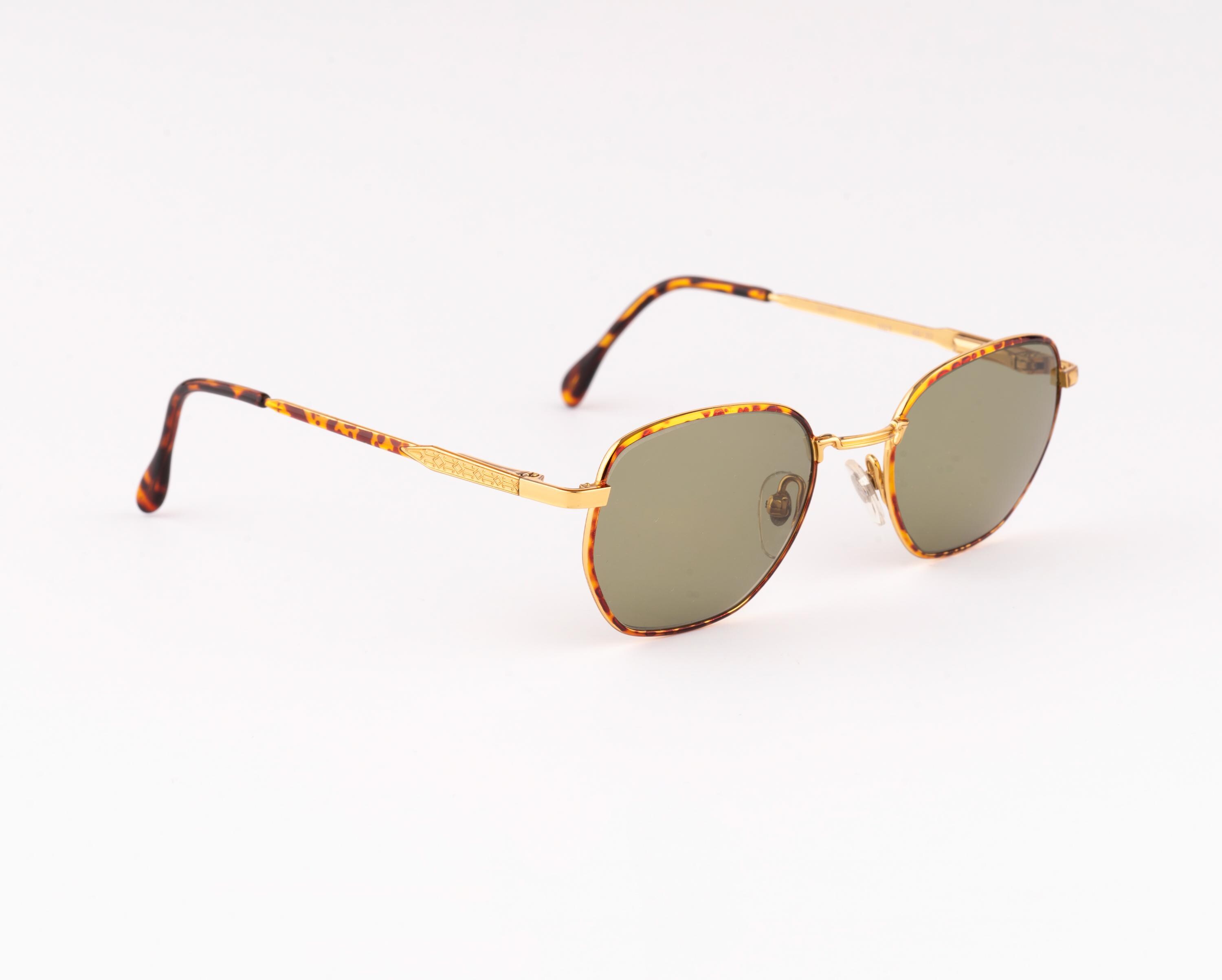 Vintage 90s MAX Tortoiseshell  Sunglasses Gold Logo made in italy Gianni Versace 389 - Designer vintage sunglasses main image 2