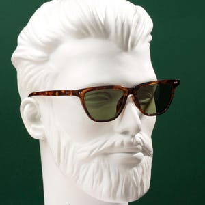 Sonnenbrille im Tortoise Wayfarer-Stil, grüne entspiegelte Linse, VLux Club Handcrafted, Standard Fit 140 mm, klassisches Acetat Bild 8