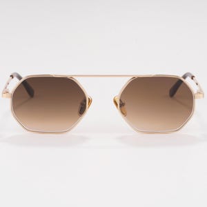Lunettes de soleil aviateur hexagonales dorées : Chianti Occhiali Degas C3, verres marron dégradé