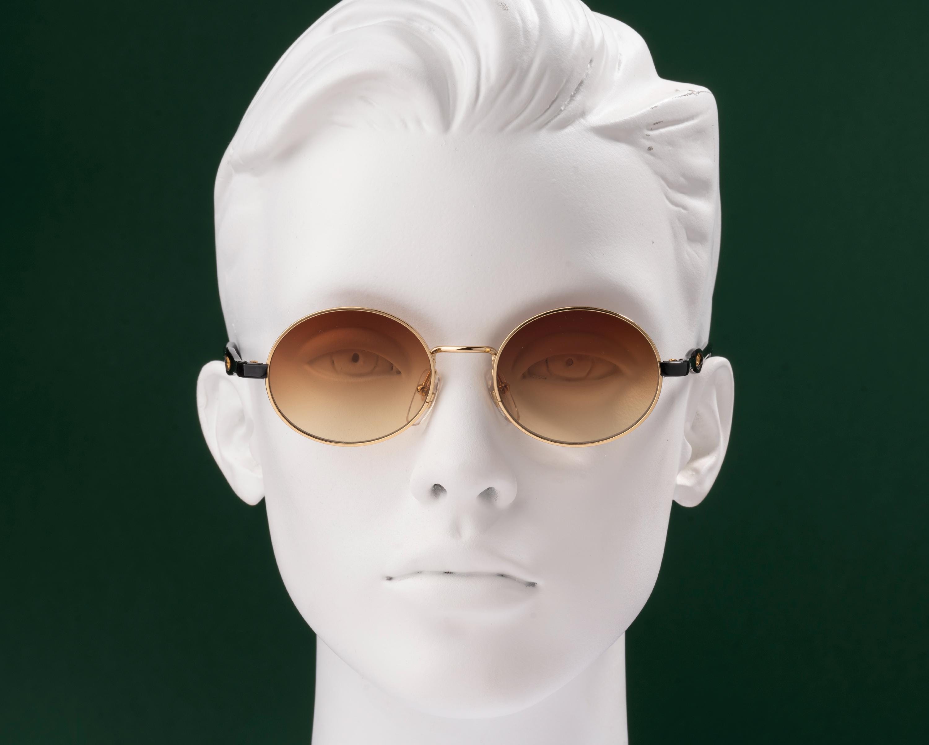 Gafas de sol AF 543 de Alberta Ferretti: lentes con degradado