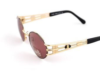 Gafas de sol Steampunk doradas, lentes rojo burdeos, Charme, hechas a mano en Italia en los años 90, detalle de jaula en las patillas, talla pequeña de 133 mm, patillas cortas (NOS)