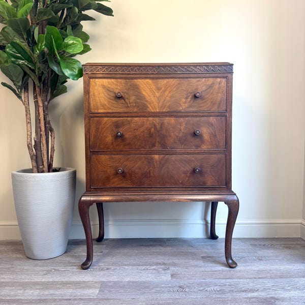 Vintage Wooden Antique 20th Century Mahogany Chest of Drawers with 3 drawers dark wood on cabriole legs