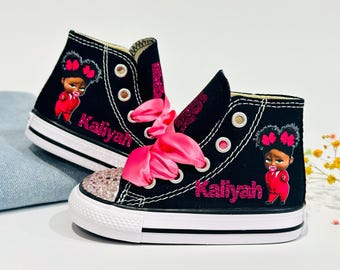 Converse bébé Boss personnalisée, baskets montantes noires pour tout-petit bébé avec nom, tenue d'anniversaire fille afro rose fuchsia