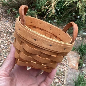 Small Longaberger basket.  Very small vintage leather handled Longaberger basket.