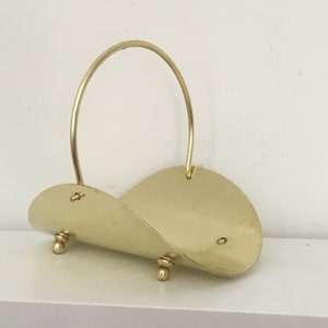 Small vintage brass nosegay basket.  Small footed curved brass basket with moveable handle.
