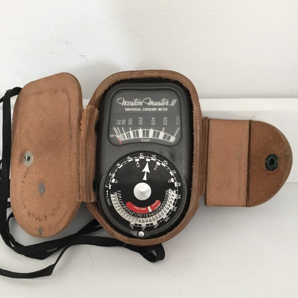 Weston Master II Universal Exposure Meter in original leather case.  Vintage exposure meter in original case.