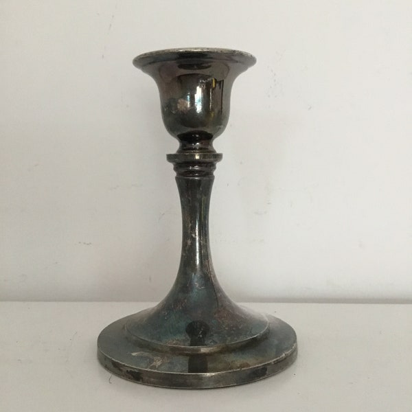 Small vintage Oneida Silversmiths classic candle holder.  Vintage Oneida silver plate candle holder.