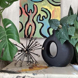 Pintura posmodernista colorida. Pequeña y colorida obra firmada por el artista, estilo posmodernista de Keith Haring. imagen 16