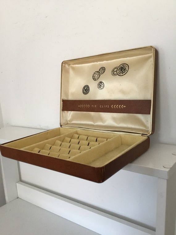Vintage gentleman’s jewelry box.  Brown leatheret… - image 9