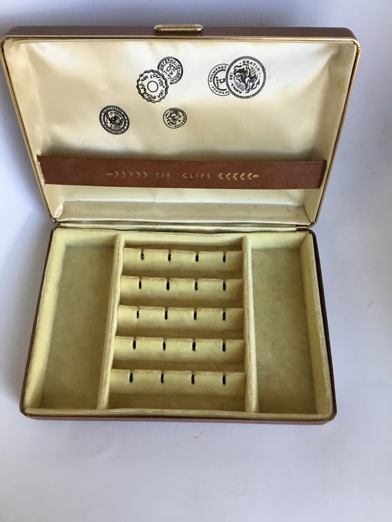 Vintage gentleman’s jewelry box.  Brown leatheret… - image 4