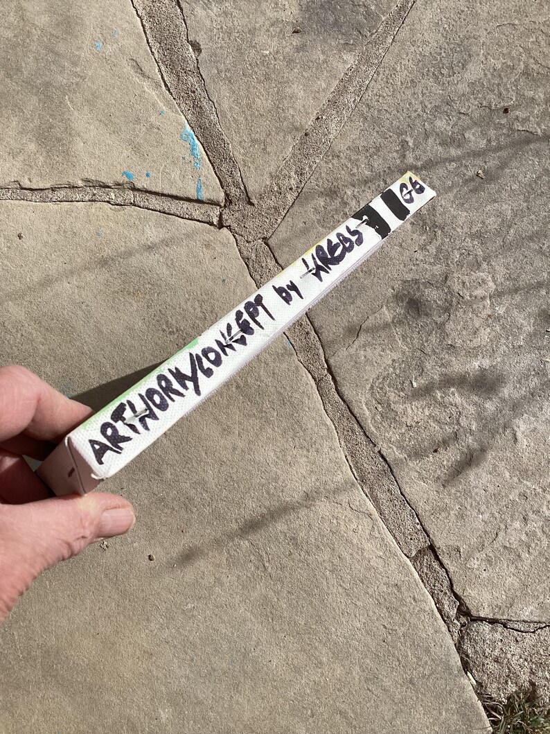 Puede incluir: Un letrero de madera hecho a mano con la palabra "Welcome" en una fuente juguetona. El letrero presenta un acabado envejecido y un dise&ntilde;o r&uacute;stico simple, perfecto para una puerta principal o entrada. El letrero rectangular parece estar hecho de madera reciclada.