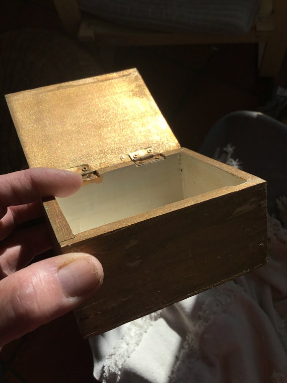Small chippy gold wood box with Rafael’s cherubs.… - image 7