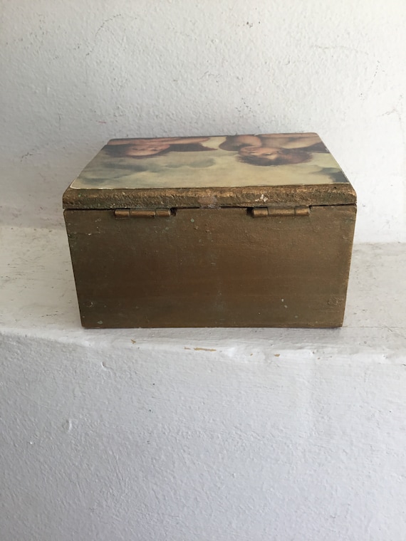 Small chippy gold wood box with Rafael’s cherubs.… - image 4