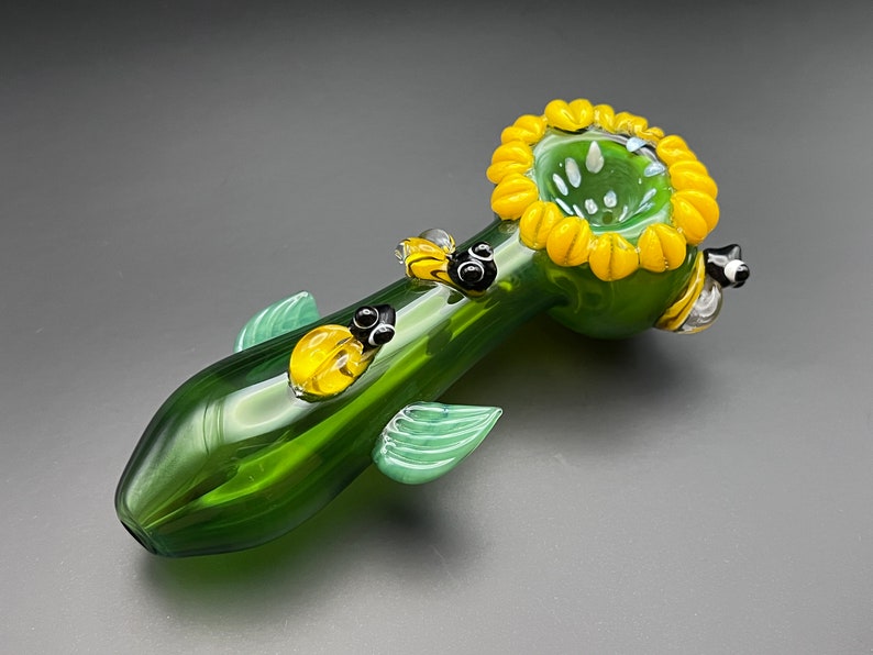 Sunflower Glass Pipe - Girly Bee Pipes - Beautiful Girly Pipe - Cute Handmade Pipe 5,5' 
