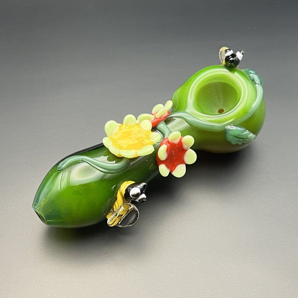 Flowers Glass Pipes with Bees - Beautiful  Girly Pipe - Cute Floral Pipe 5.5"