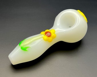Flower Glass Pipe: Glow in the Dark, 4"