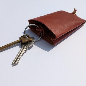 Handmade key holder, Gifts for him, Minimalist key case, Vegetable Tanned Leather, UK Small Business