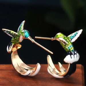 Earrings with stud fastening - Flying hummingbird - 18K gold plated