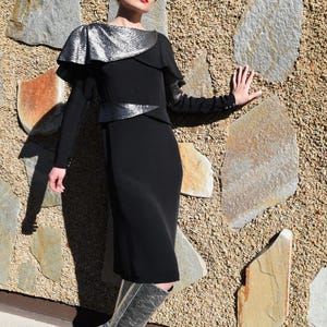 CHLOE Vintage 80er Jahre Seidenkleid Kalte Schulter Silber & Schwarz Frankreich SZ XS Medium