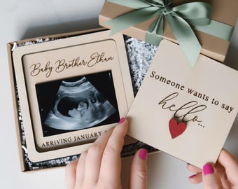 Pregnancy Announcement Sign for Baby Girl Reveal Wall Decor Nursery Room Due Date Custom Display Newborn Gift Shower Decoration Heart Design