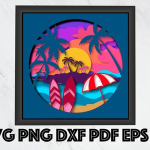 Puede incluir: Una obra de arte en papel enmarcada que representa una escena de playa. La obra presenta una vibrante puesta de sol con palmeras, tablas de surf y una sombrilla roja y blanca. El texto "SVG PNG DXF PDF EPS AI" está en la parte inferior.
