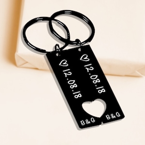 Sleutelhangerset stel hart, gepersonaliseerde 2-delige bijpassende sleutelhanger voor stel, jubileumcadeau voor hem, kerstcadeau voor vriend echtgenoot in de uitverkoop