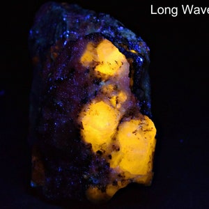 895g Natural Fluorescent Wernerite Scapolite Crystals Combined With Sodalite