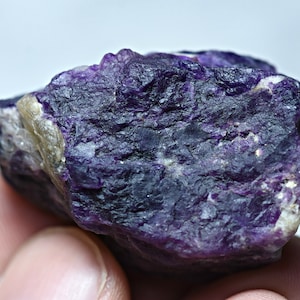 152 Carat Top Quality Amazing Natural Fluorescent , Phosphorescent , SHARP COLOR CHANGE / Tenebrescent Hackmanite Specimen