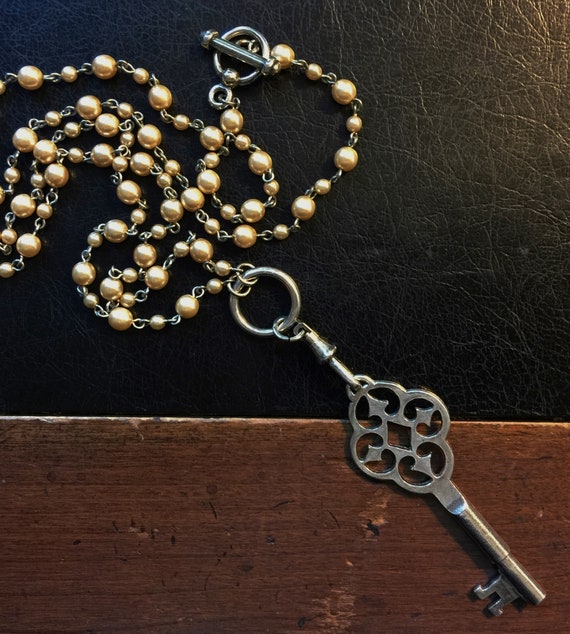 Gothic Victorian Skeleton Key Necklace - image 4