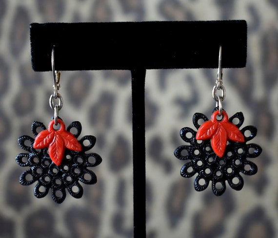 Rockabilly Leaf Earrings - image 2