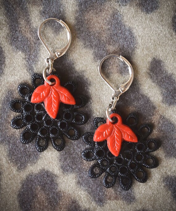 Rockabilly Leaf Earrings - image 3