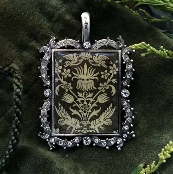 regal vintage coro heraldic Gem