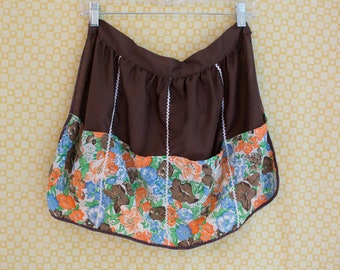 Vintage 1970's Brown Apron with Floral Pockets