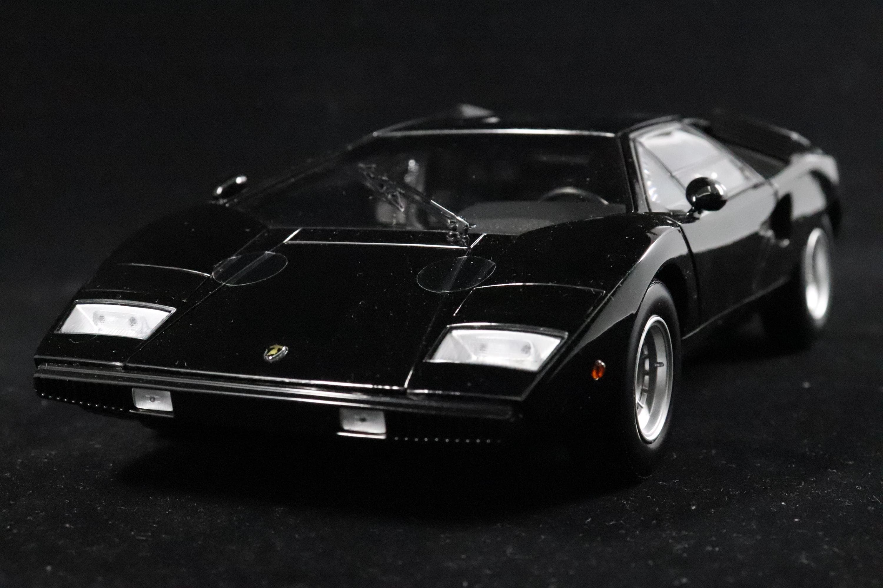 京商モデル 1:18 ランボルギーニ カウンタック LP400 ブラック 08321BK