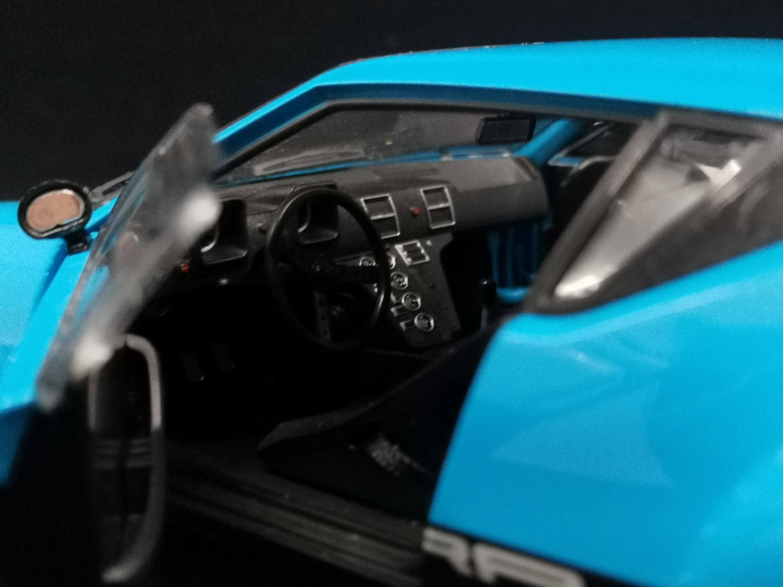 新しい京商モデル 1:18 デ トマソ パンテーラ GT4 ブルー/ブラック