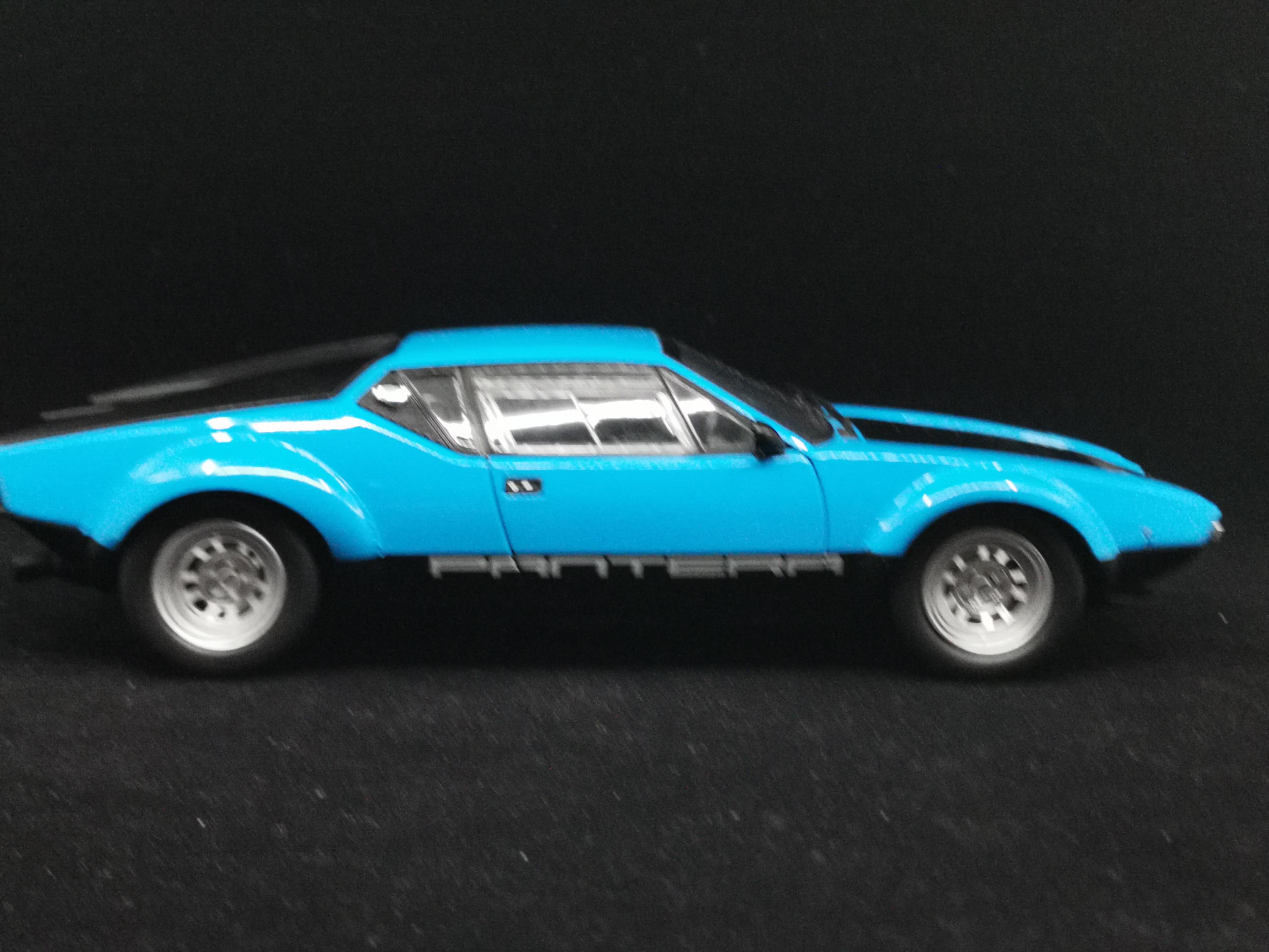 新しい京商モデル 1:18 デ トマソ パンテーラ GT4 ブルー/ブラック