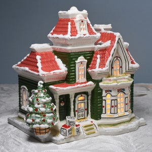 Christmas Village House by Dept 56. Illuminated Counting House. Silas –  Anything Discovered