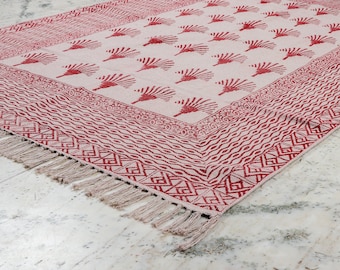 Alfombra Dhurrie de algodón con estampado de bloques rojos: estilo kilim bohemio indio