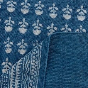 Tapete de algodão feito à mão: estampa floral azul e branca, estilo boho