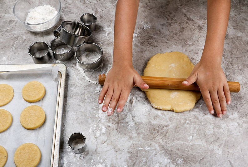 AVANA Edelstahl Ausstechformen 12 Stück Ringe Keksformen Cutter Set Speiseringe Keks Cookie Rund Plätzchen Ausstecher mit Aufbewahrungsbox Bild 7