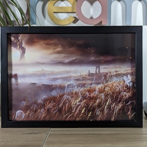 Grand cadre noir lumineux représentant une scène d'Elden Ring avec l'Arbre Erdtree en fond, ambiance mystique pour décoration de gamer