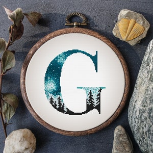 Patrón de punto de cruz con monograma de la letra G, diseño de punto de cruz con iniciales de nombre moderno de bosque, patrón de bordado, descargas digitales