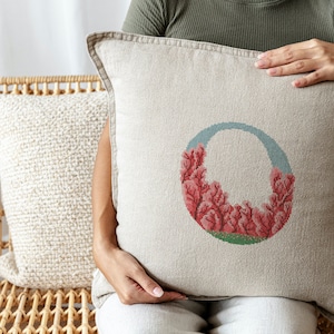 Padrão de ponto cruz personalizado com letra O, gráfico de ponto cruz com monograma de primavera, desenhos de bordado de flor de cerejeira, amostra de ponto cruz contado