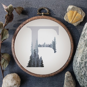 Patrón de monograma para punto de cruz, gráfico de letras para punto de cruz, diseños de bordado de nombre personalizados, punto de cruz de bosque, regalo personalizado para mamá