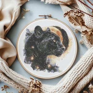 Modèle de point de croix avec panthère noire, grille de point de croix animaux, motifs point de croix couguar, motifs de broderie, point de croix