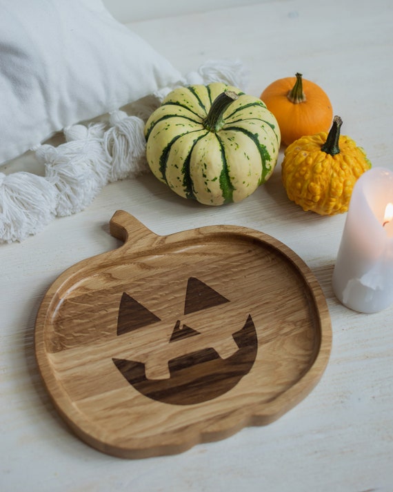 Decorative pumpkins plate, Wooden serving tray, Halloween table decor, Fall mantle decor, Engraved Wooden Halloween Plate