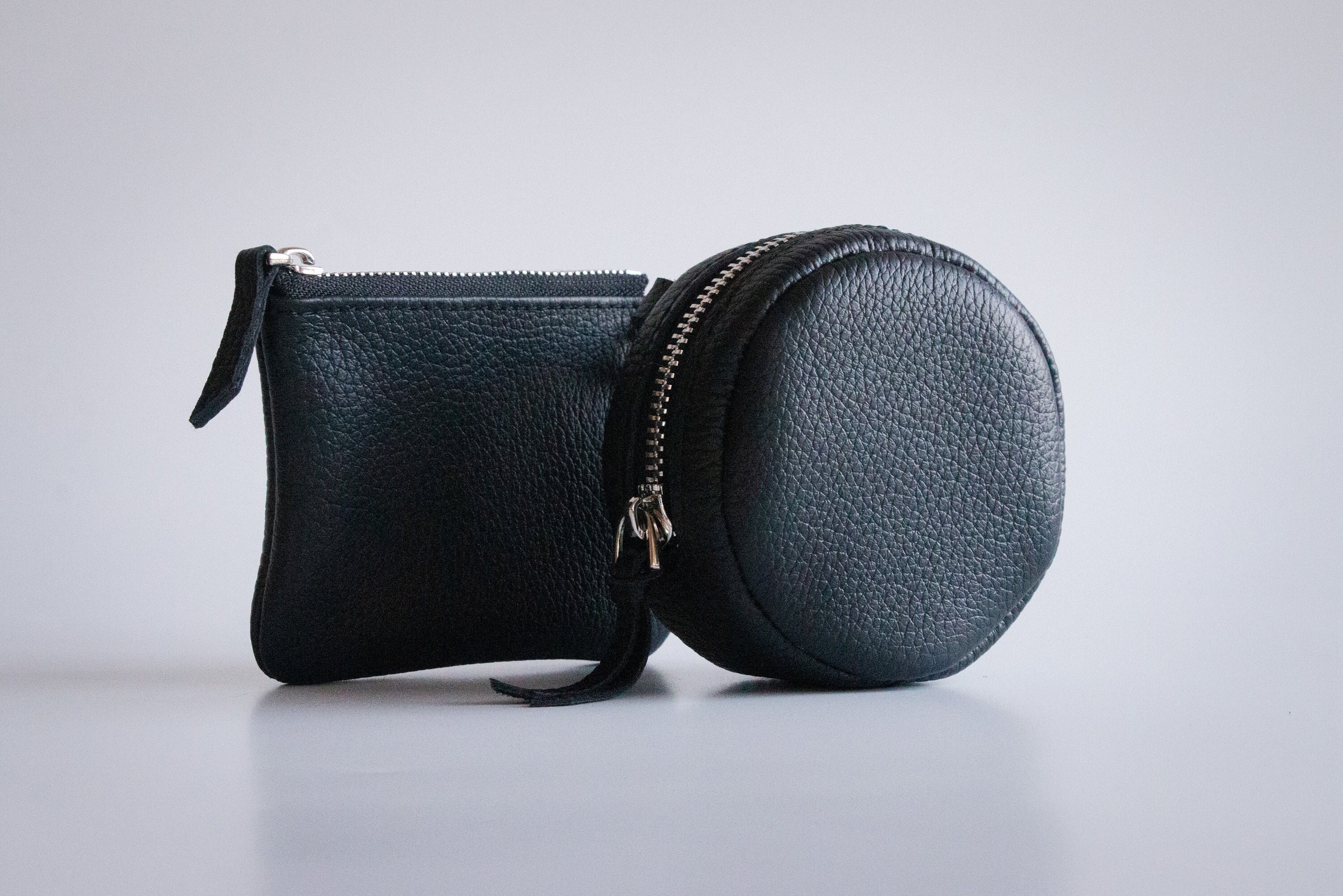 x blackmeans LEATHER CIRCLE POUCH | el conduct