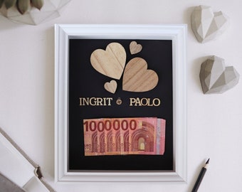Personalisiertes Hochzeitsgeschenk im Bilderrahmen | verliebte Holzherzen | Geldgeschenk eine Million | Größe 20 x 25 cm